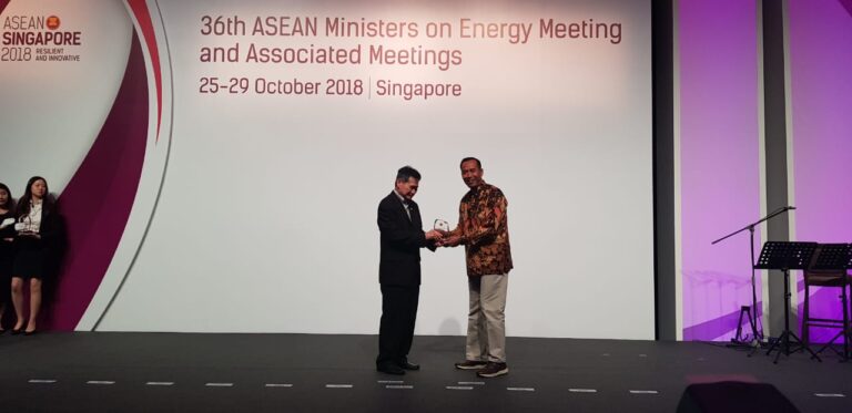 Komitmen Sebagai Kampus Pelopor Energi Baru Terbarukan, UMM Kembali Terima ASEAN Energy Awards