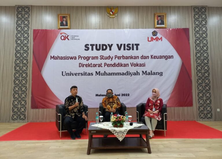 Kunjungi OJK Malang, Mahasiswa UMM Kampanye Gerakan Perlindungan Konsumen