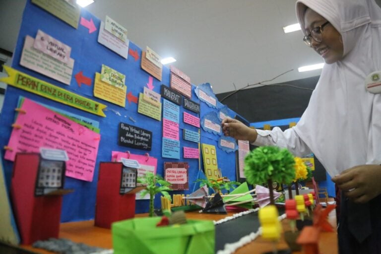 Lomba Mading 3D Turut Warnai Peringatan Hardiknas di UMM