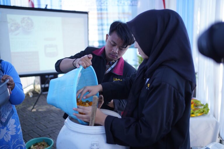 Mahasiswa KKN UMM Inisiasi Kampung Pengolahan Limbah di Malang