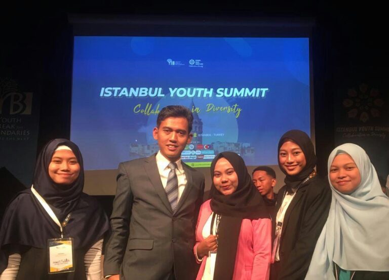 Mahasiswa UMM Bawa Isu Kecanduan Gawai ke Turki
