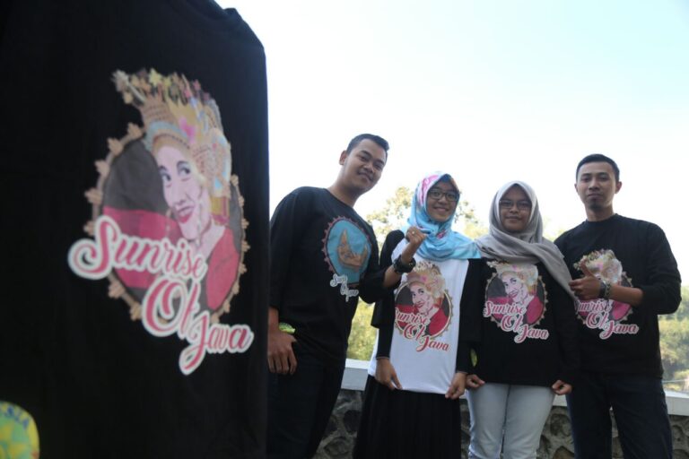 Mahasiswa UMM Buat Kaos Bernuansa Kearifan Lokal