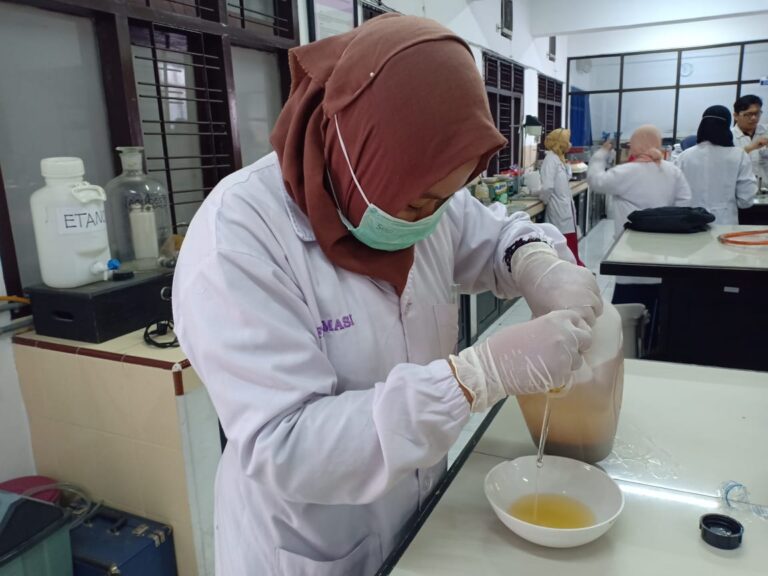 Mahasiswa UMM Temukan Gel Anti Aging dari Kulit Semangka