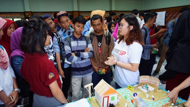 Mahasiswa UMM dan Politeknik Singapura Ciptakan Alat Atasi Masalah Sampah