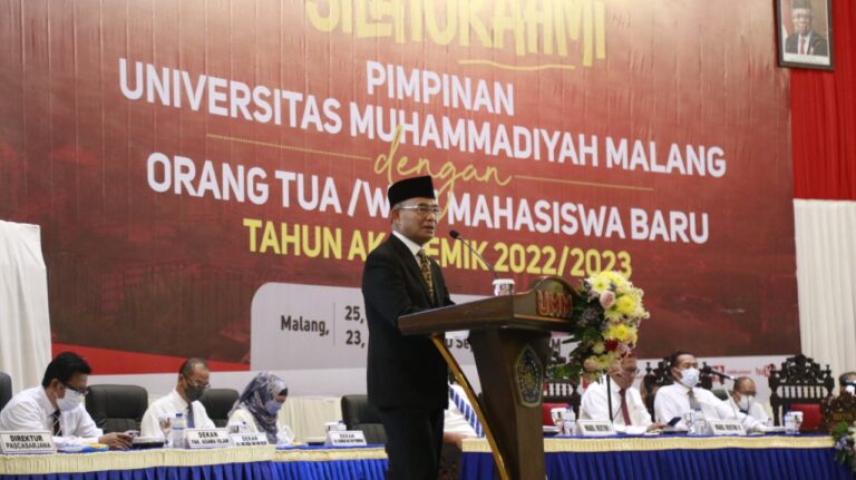 Menko PMK Tegaskan ke Wali Maba UMM Tiga Ujung Tombak Cetak Generasi Emas