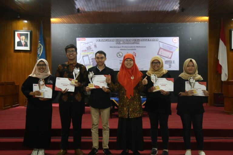 Menolak Senjakala, Mahasiswa UMM Tetap Kekeuh Jadikan Koran Bacaan Utama Masyarakat