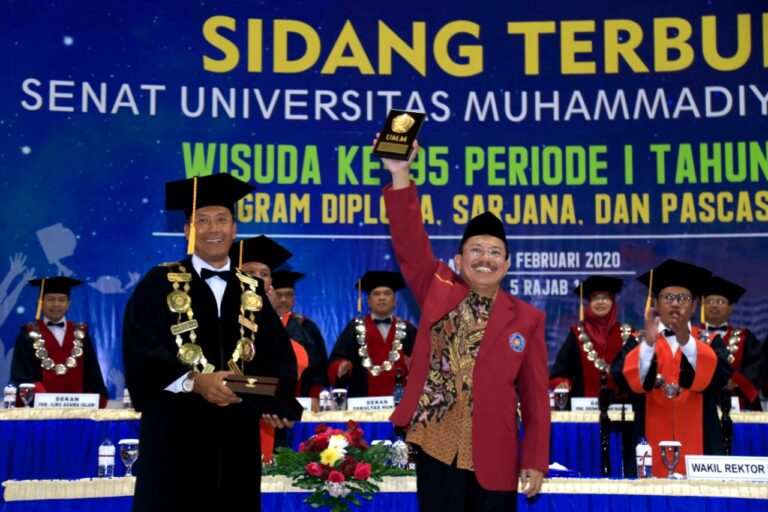 Menteri Kesehatan Terawan Dikukuhkan Jadi Keluarga Kehormatan UMM