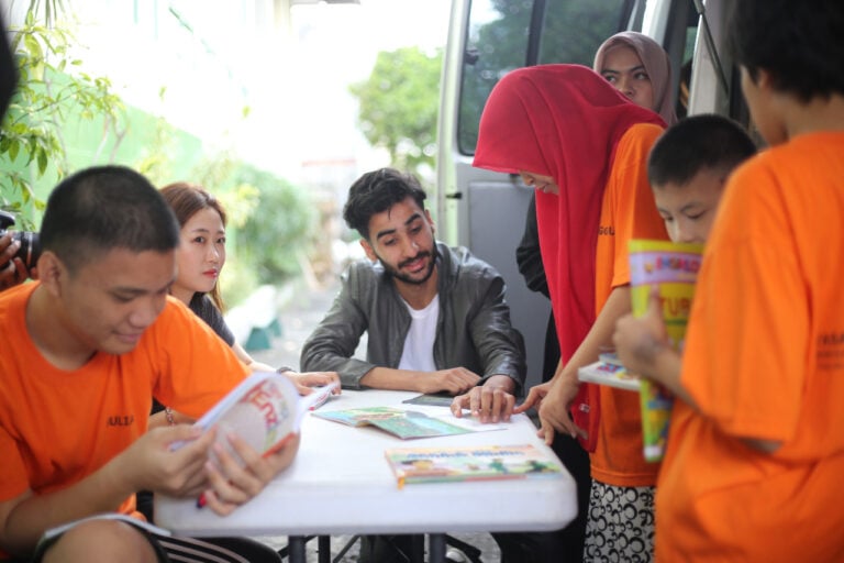 Mobil KaCa UMM Berbagi Senyum Ramadhan Bersama Puluhan Anak YPAC