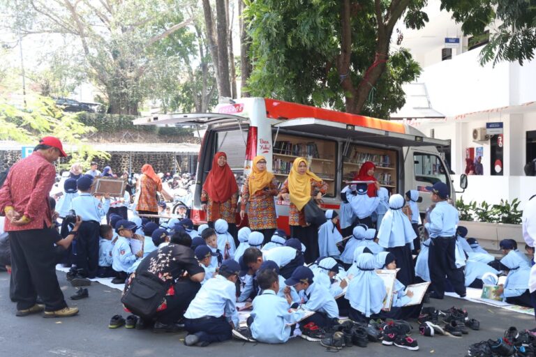 Mobil KaCa UMM Sambut Kunjungan Ratusan Siswa Sekolah Dasar Di UMM