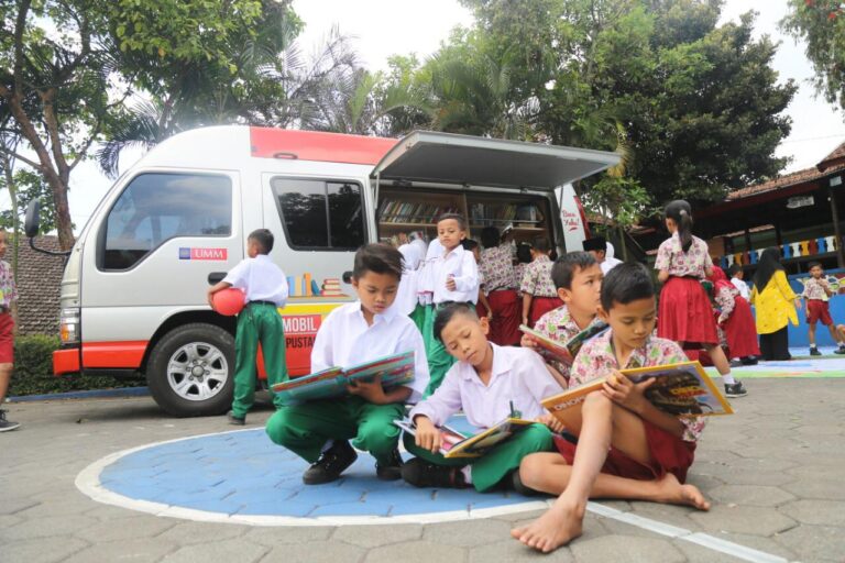 Mobil KaCa UMM di PSPA Bima Sakti: Adakan Outbond, Kelas Jurnalistik sampai Fotografi