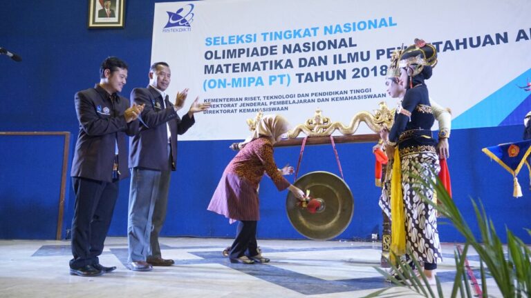 ON MIPA-PT 2018 Media Pembentukan Kohesi Sosial Mahasiswa
