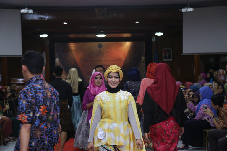 PGSD Perkenalkan Batik pada Mahasiswa Internasional