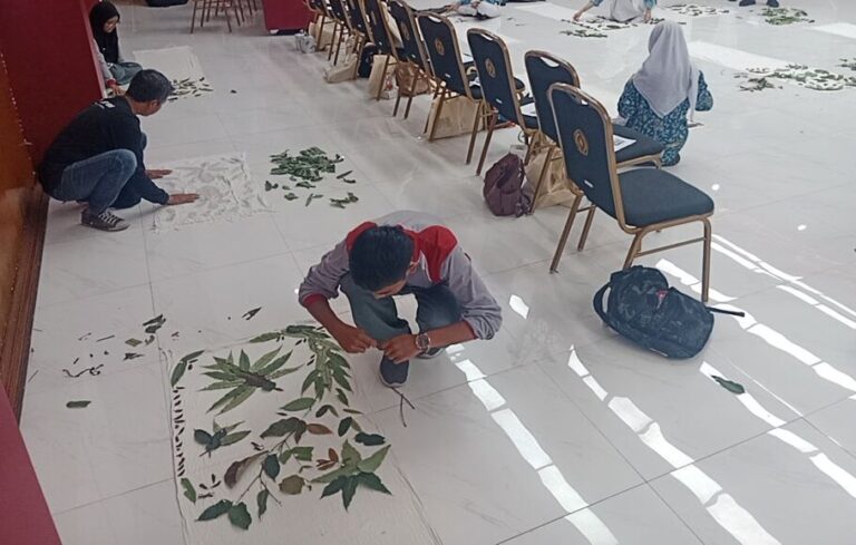 Peternakan UMM Lestarikan Bumi, Ratusan Siswa SMA Diajari Ecoprint