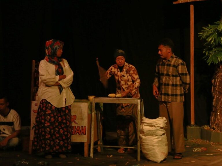 Prodi Pendidikan Bahasa Indonesia UMM Gelorakan Pertunjukan Teater
