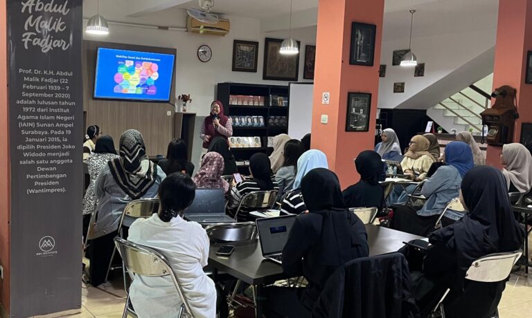 RBC UMM-Kalis Mardiasih Beri Cara Perempuan Jadi Penulis yang Produktif