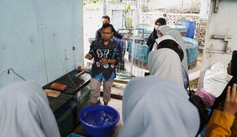 Ratusan Pelajar Antusias Ikuti KESI Udang dan Ikan Koi UMM