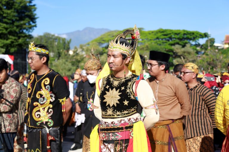 Ribuan Pakaian Adat dan Lomba Unik Hiasi Perayaan Kemerdekaan RI di UMM