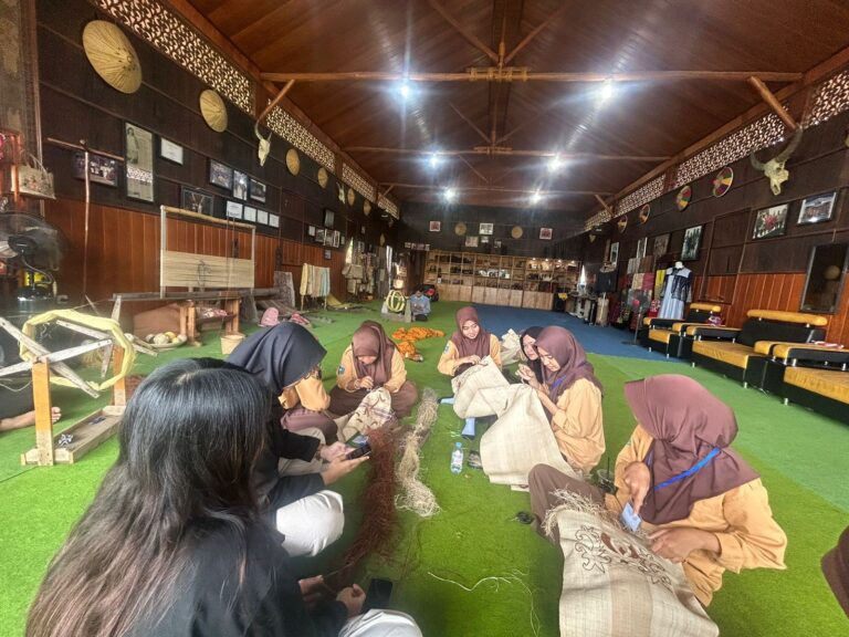 Sasar Luar Jawa, Ini Program KKN UMM di Kalimantan