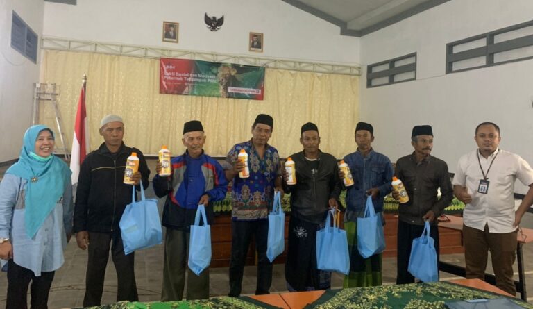 Satgas UMM Ajari Peternak Sapi Kecamatan Tumpang Atasi PMK