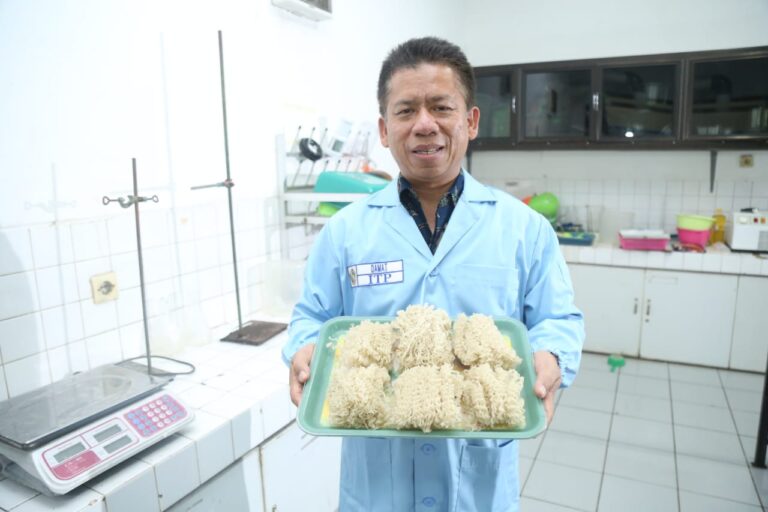 Sehat dan Unik, Laboratorium ITP UMM Produksi Mie dan Macaroni Berbahan Umbi Garut