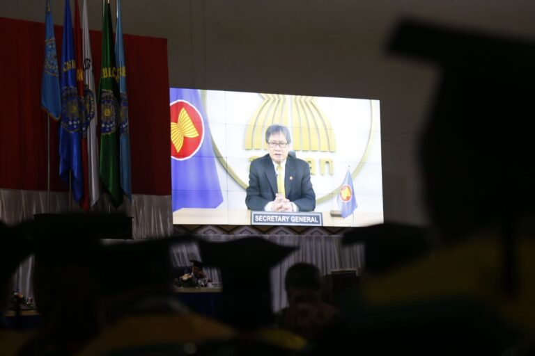 Sekjen ASEAN Hadir di Wisuda UMM