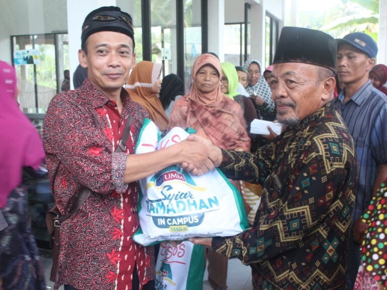 Semarakkan Ramadhan, UMM Gelar Bhakti Sosial di Desa Pramuka