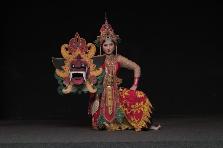 Sering Juara Tari, Wisudawan Terbaik UMM Ini Juga Sukses Capai Nilai Sempurna
