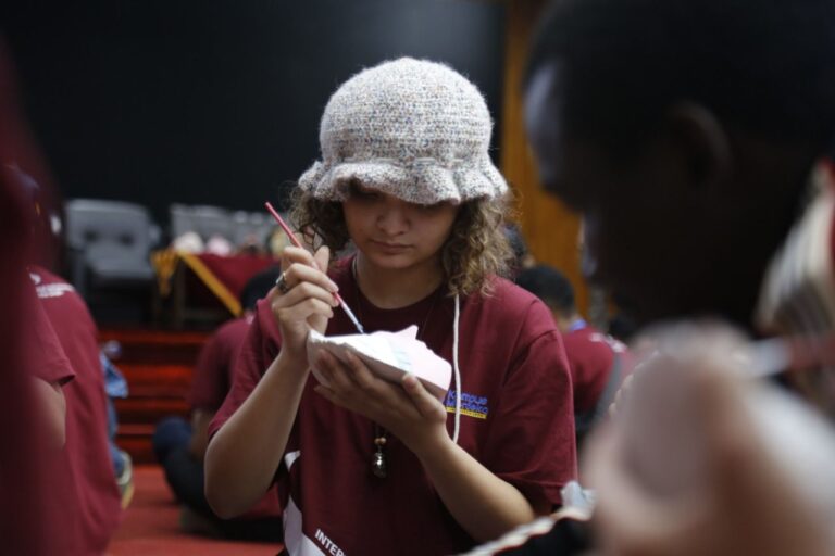 Serunya ISS UMM 2022, Mahasiswa Asing Lukis Topeng hingga Lomba Egrang