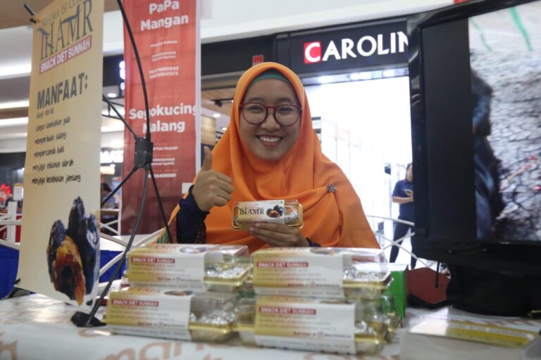 Snack Diet Sunnah Kurma Isi Cokelat THAMR Produksi Mahasiswa UMM