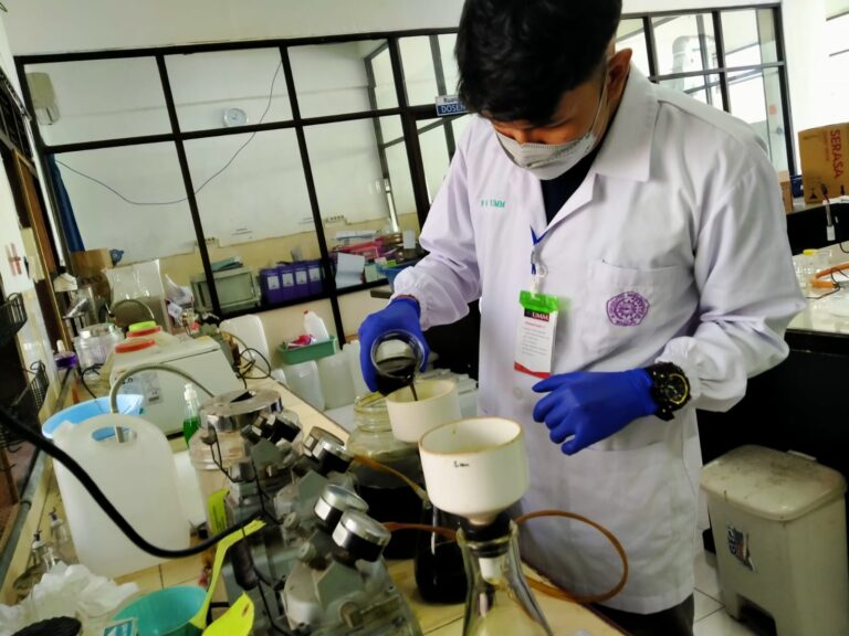 Tim Mahasiswa Fikes UMM Kembangkan Alat Kontrasepsi dari Buah Leunca
