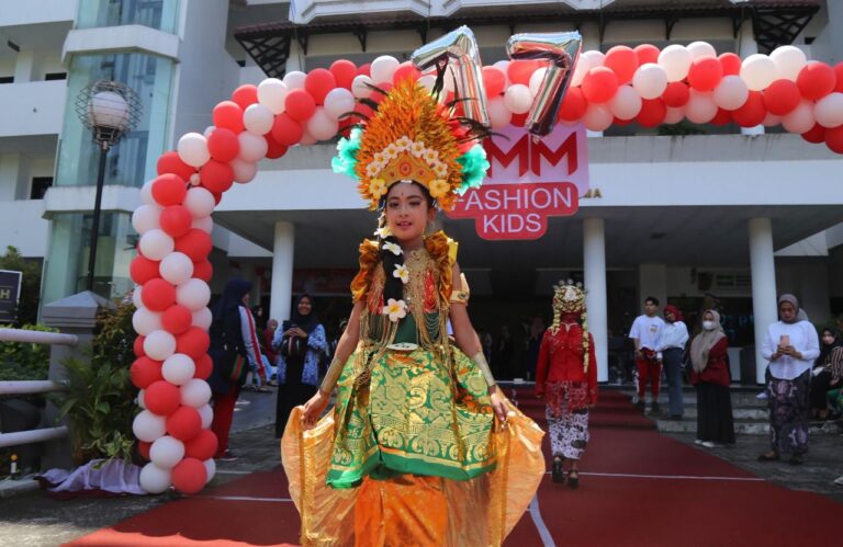 UMM Fashion Show dan Fashion Kids Ramaikan Hut RI ke-77