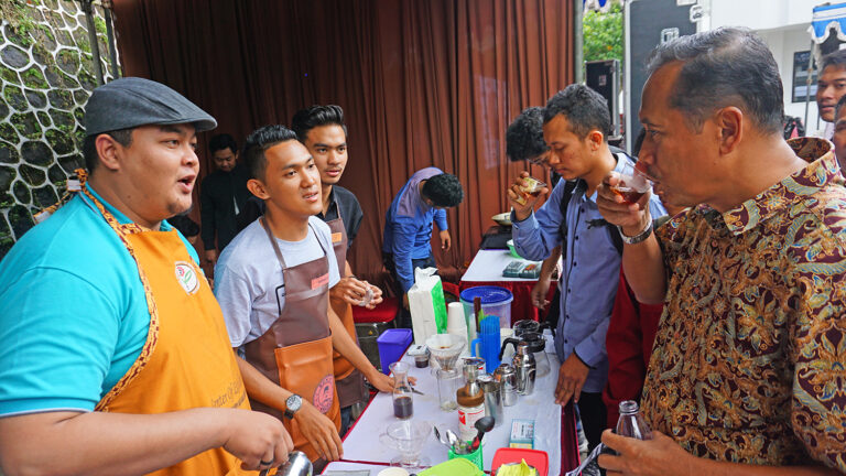 UMM Kembangkan Jiwa Bisnis Mahasiswa Melalui Pameran Kewirausahaan
