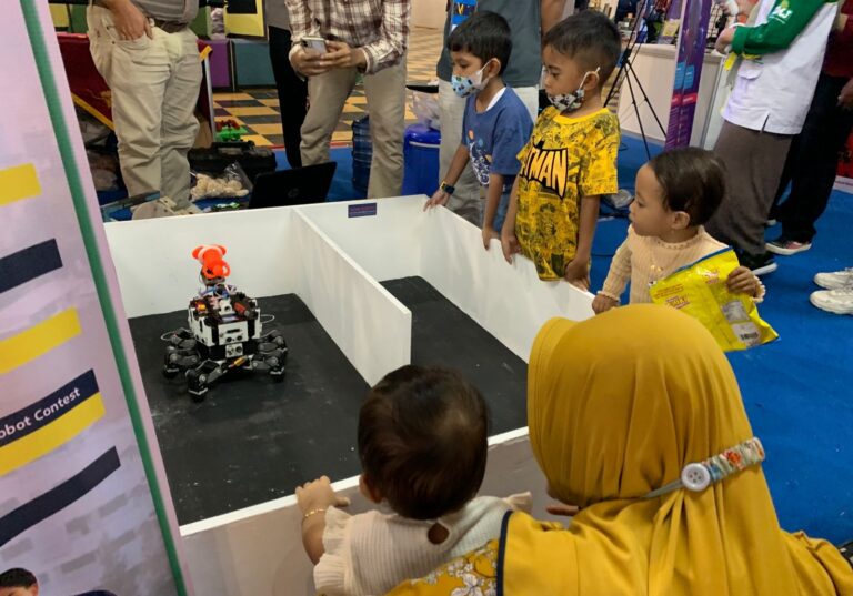 UMM Pamerkan Robot hingga Metaverse di MITE Muktamar Muhammadiyah
