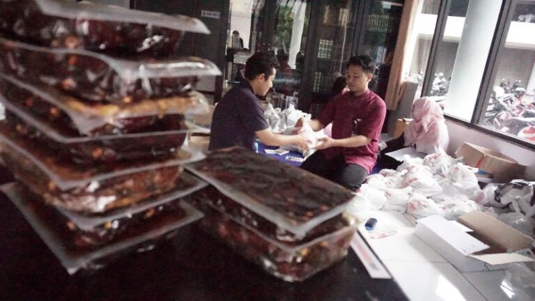 UMM Siap Distribusikan Kurma Bantuan Arab Saudi