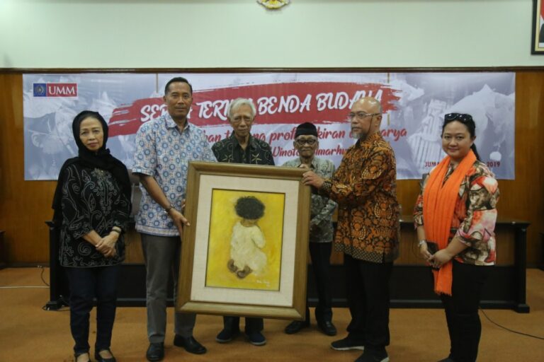 UMM Terima Hibah Benda Budaya Sesepuh Senirupa Malang