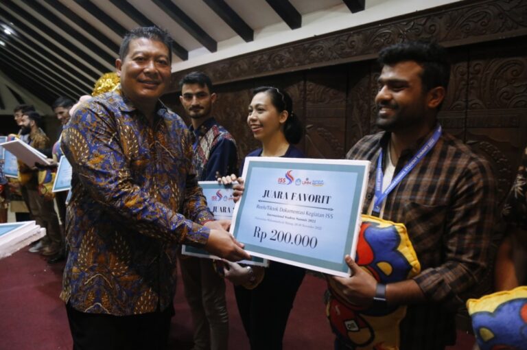 Wabup Malang dan Angklung UMM Resmi Tutup ISS 2022