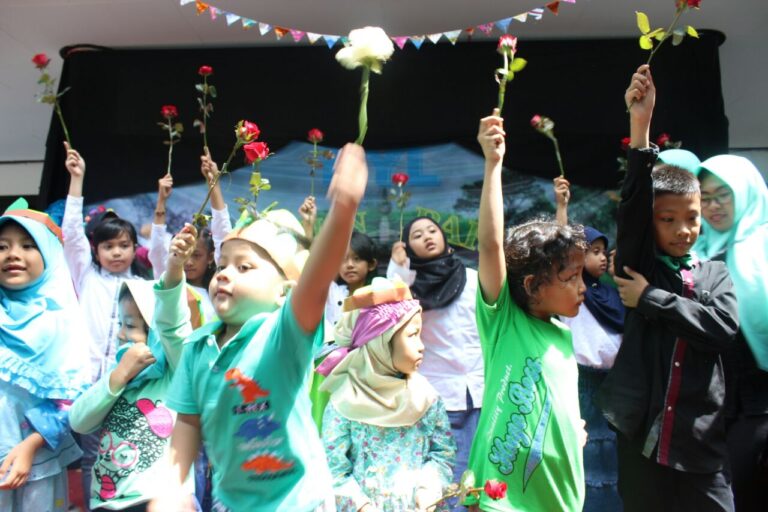 Bersama Mahasiswa UMM, Siswa SD Belajar Bahasa Inggris Sambil Bermain