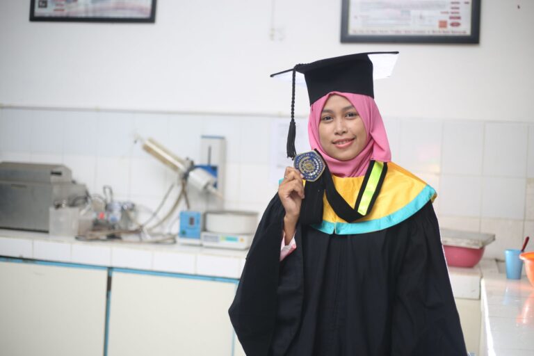 Wisudawan Terbaik Rohil Salsabiila Siap Patenkan Tugas Akhirnya, Selai Lembaran