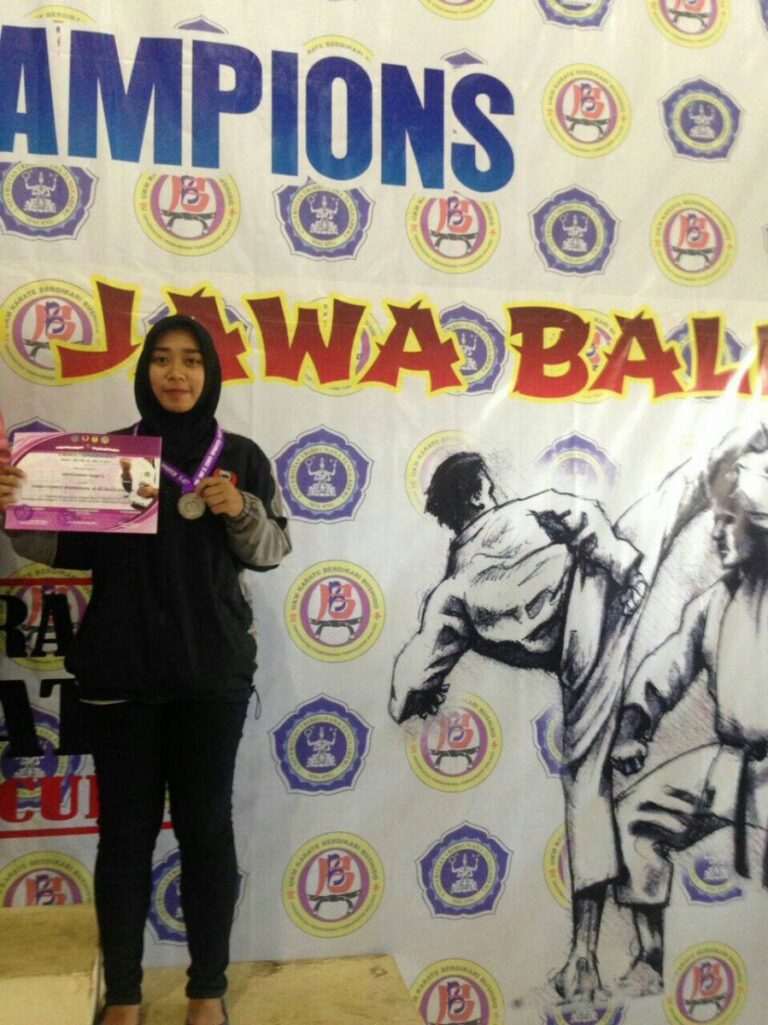 Yearis Karateka UMM, Ubah Hobi Jadi Prestasi