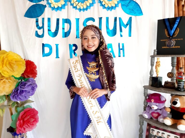 Yudisium Daring FKIP, Peserta Kenakan Pakaian Adat