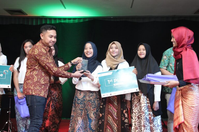 Eskalator UMM Juarai Kompetisi PR Tingkat Nasional