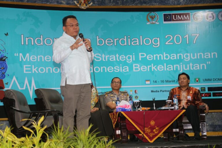 Melalui Indonesia Berdialog 2017, BEM FEB Soroti Ekonomi Indonesia