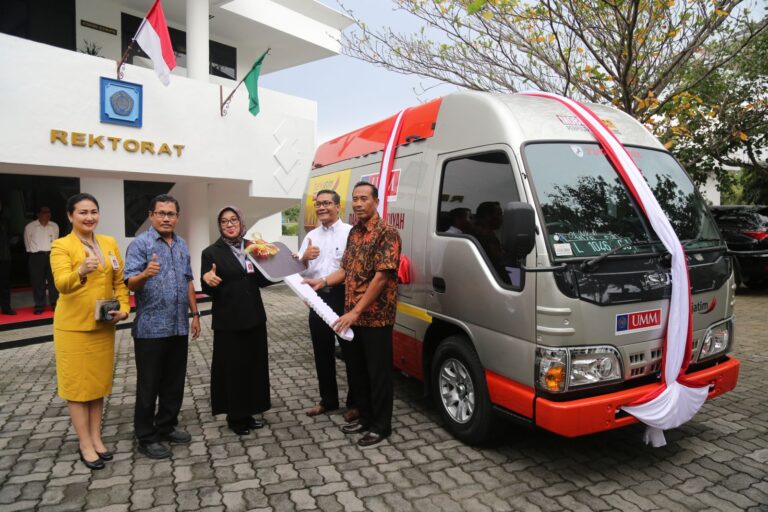UMM Terima Bantuan Mobil Pintar dari Bank Jatim