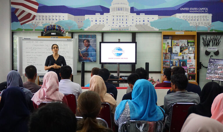 Fasilitasi Mahasiswa dan Dosen Belajar Bahasa Inggris, UMM Hadirkan Toastmaster