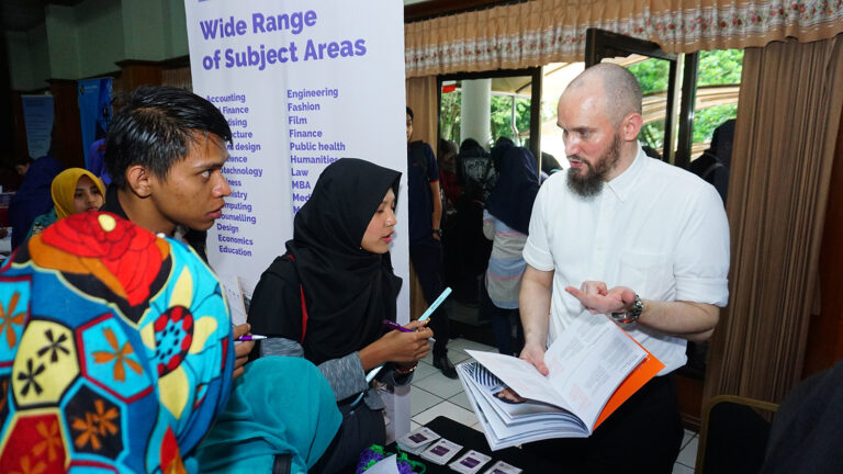 Delapan Universitas UK Ajak Mahasiswa UMM Kuliah di Inggris