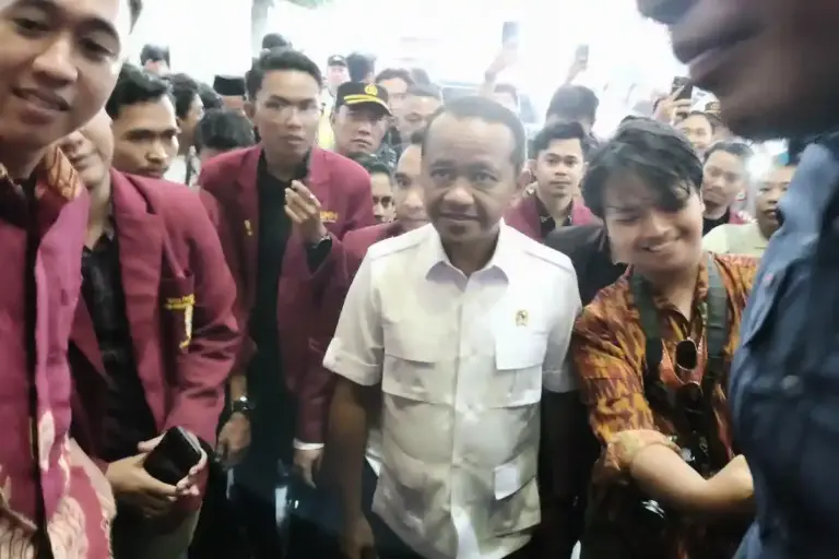 Kunjungan Menteri Bahlil Lahadalia ke UMM Bahas Etanol hingga Jadi Pusat Perhatian Mahasiswa