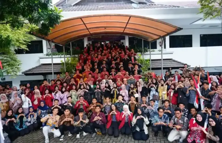 Peringati Sumpah Pemuda, Mahasiswa UMM Ikrarkan Tekad Baru Setia Pancasila dan Lestarikan Bumi