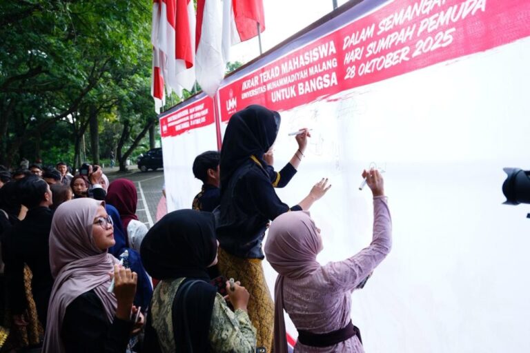 Sivitas UMM Ekspresikan Sumpah Pemuda lewat Ikrar untuk Bangsa