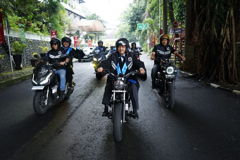Diarak Klub Motor, Uniknya Pengukuhan Tiga Guru Besar Baru FKIP UMM