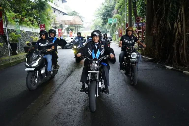 Diarak Moge, Prosesi Pengukuhan Guru Besar UMM Berubah Jadi Perayaan Akademik yang Meriah